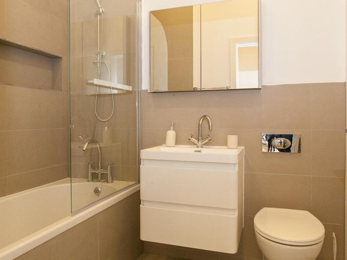Pass The Keys - Spacious Flat With Private Sun Terrace In South East Londres Extérieur photo